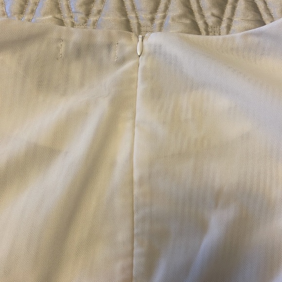 White top with sheer and ruffled short sleeves - Picture 4 of 5